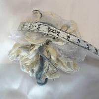 Fleur a coudre velours organza blanc et bleu petrole 2