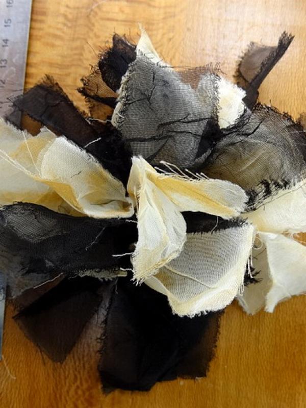 Fleur de mousseline beige et noire 3 