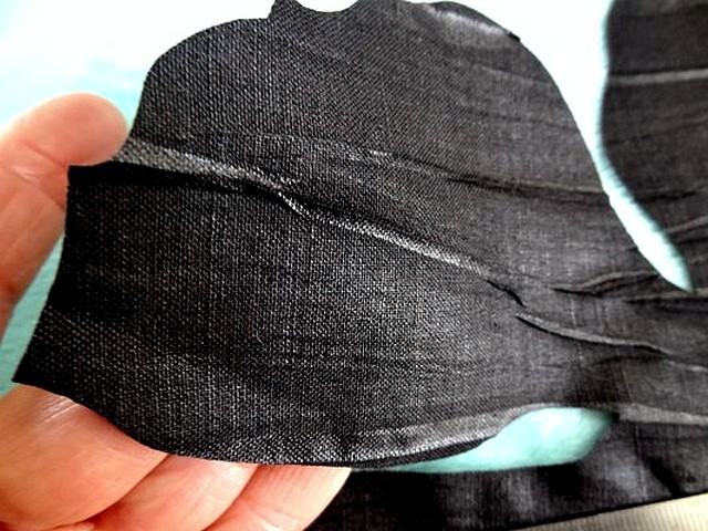 Fleur tissu noir plisse decoupe laser 3