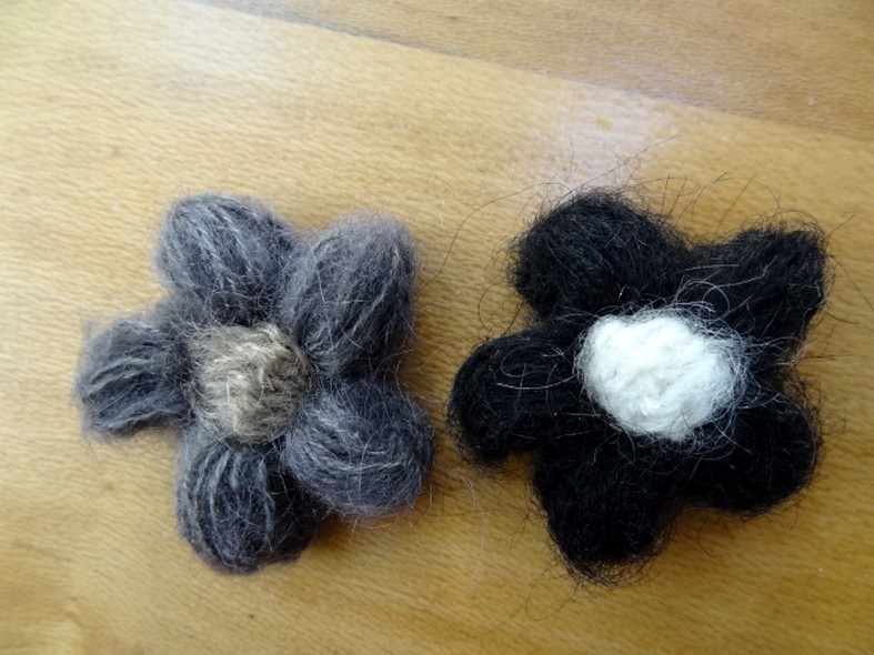 Fleurs en laine 2 coloris