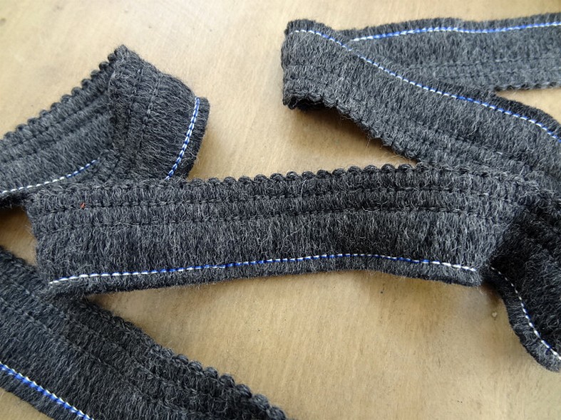 Frange en laine melangee teinte vieux fusain 26 mm 1