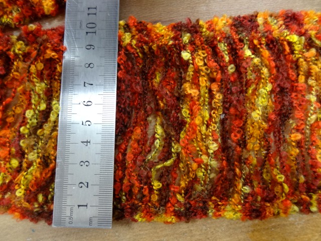 Frange laine fine bouclee teintes safran curcuma 2 