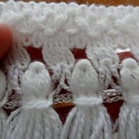 Frange pompons blancs en laine 3 