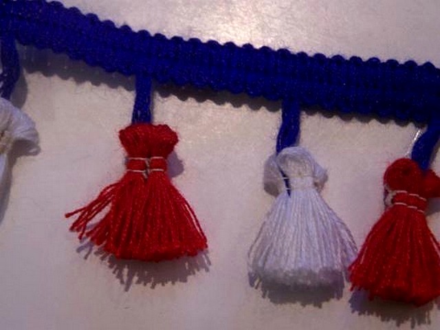 Frange pompons tricolore 2
