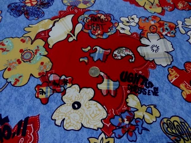Gabardine coton imprime fleurs bleu et rouge