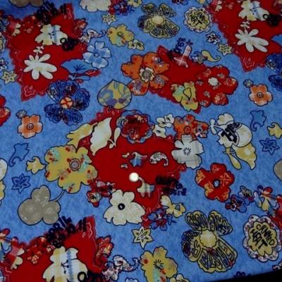 Gabardine coton imprime fleurs bleu et rouge3