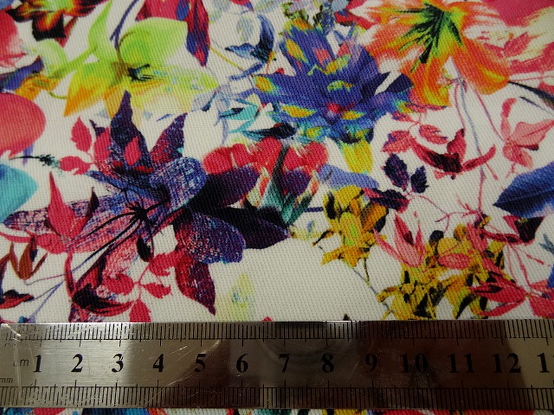 Gabardine coton lycra blanc fleuri couleurs peps 3