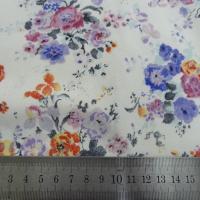 Gabardine coton lycra fond blanc roses et violet 2