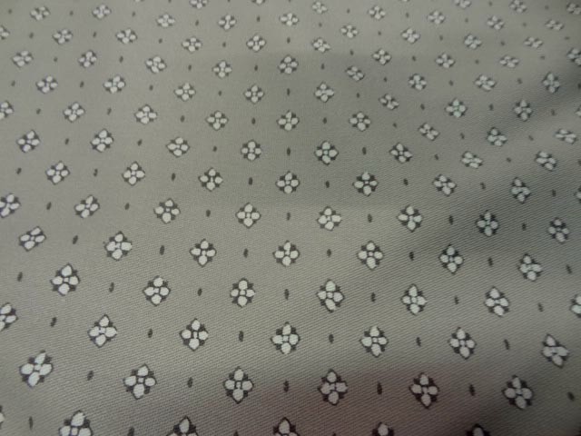 Gabardine coton lycra motif fleurs provencales fond beige 1