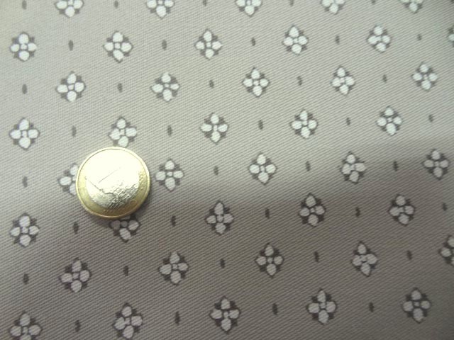 Gabardine coton lycra motif fleurs provencales fond beige 3