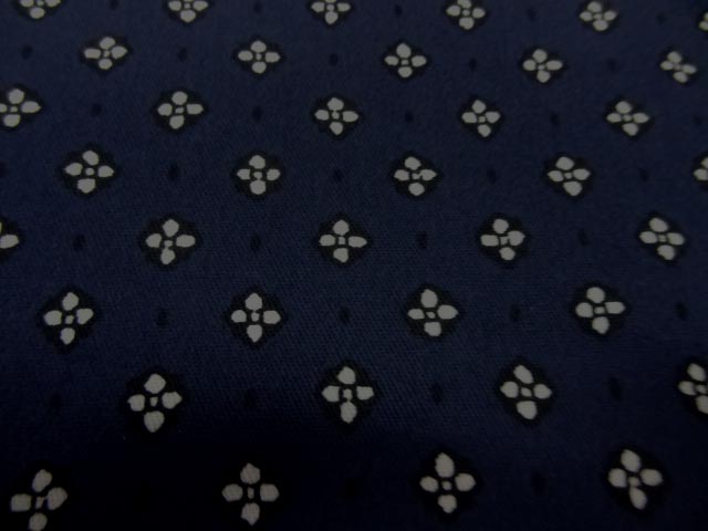 Gabardine coton lycra motif fleurs provencales fond marine 3