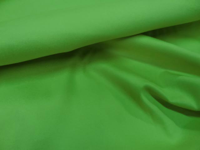 Gabardine lycra en coton vert anis