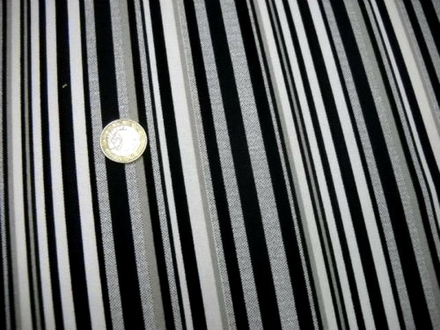 Gabardine rayee blanc noir gris 2
