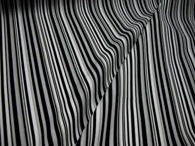 Gabardine rayee blanc noir gris 3
