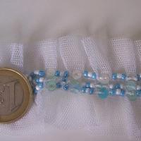 Galon ballet en resille blanche et perles de rocaille bleues 1 