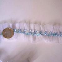 Galon ballet en resille blanche et perles de rocaille bleues 2 