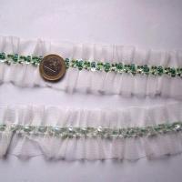 Galon ballet en resille blanche et perles de rocaille vertes 