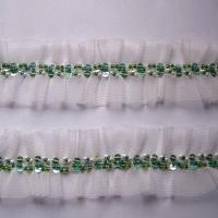 Galon ballet en resille blanche et perles de rocaille vertes 1 