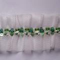 Galon ballet en resille blanche et perles de rocaille vertes 2