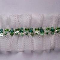 Galon ballet en resille blanche et perles de rocaille vertes 2