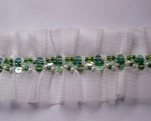 Galon ballet en resille blanche et perles de rocaille vertes 2 