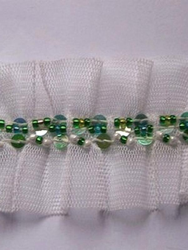 Galon ballet en resille blanche et perles de rocaille vertes 2