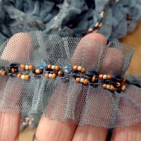 Galon ballet resille gris bleute et perles de rocaille saumon 3