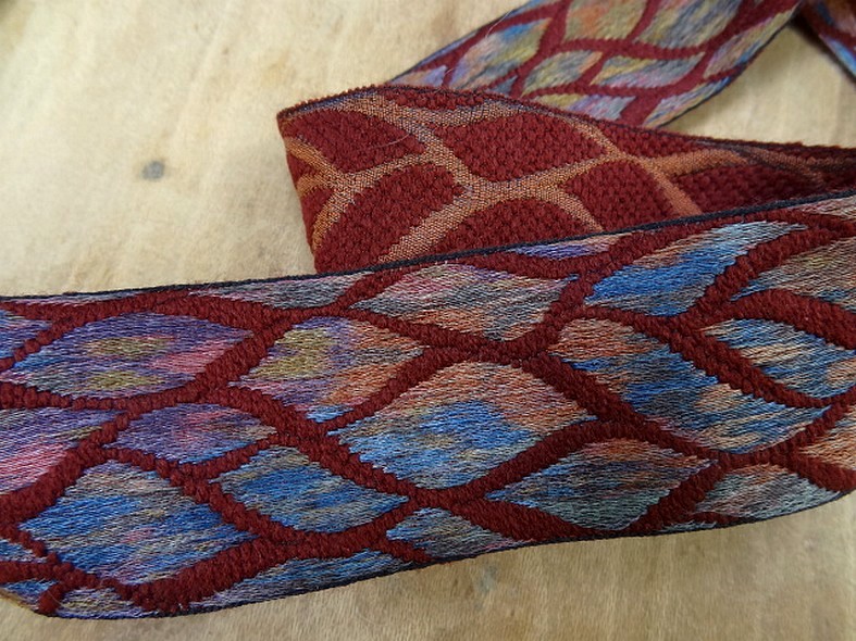 Galon bordeaux feuillage multicolore 1