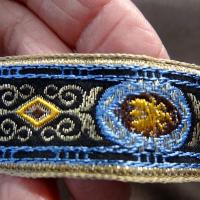 Galon bordure abeille bleu ciel et or 3 