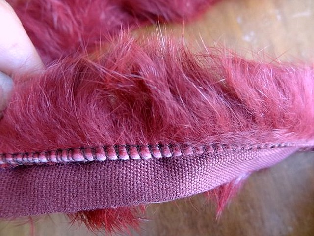 Galon bordure fourrure framboise 1