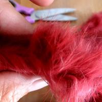 Galon bordure fourrure framboise 2