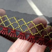 Galon bordure sur resille noire brodee bordeaux et vieil or 4