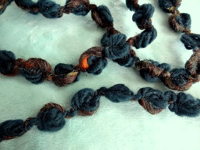 Galon boutons de roses bleu canard 1