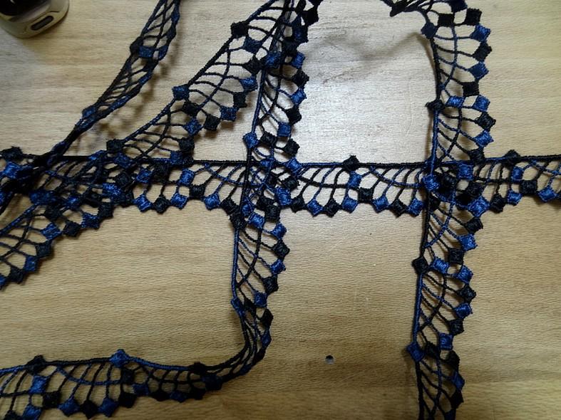 Galon brode bicolore noir et bleu saphir 3