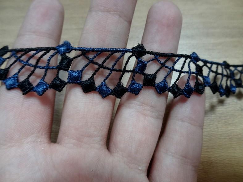 Galon brode bicolore noir et bleu saphir 5