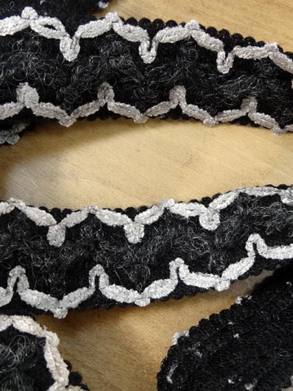 Galon brownies noir et gris en velours chenille