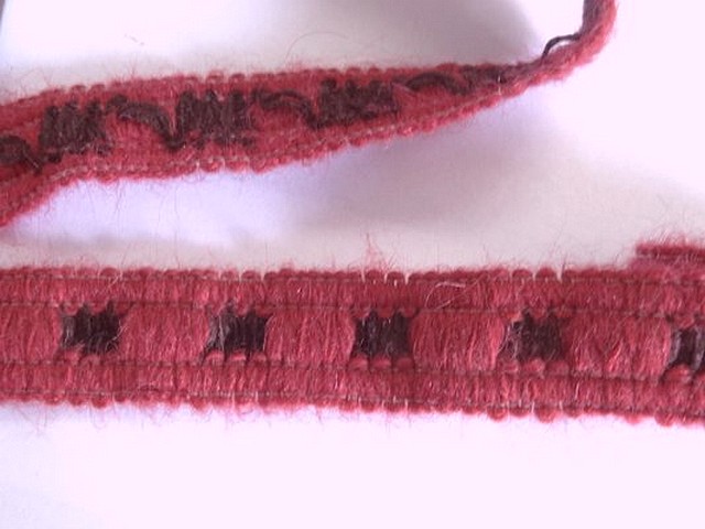 Galon cache cache framboise noir 1