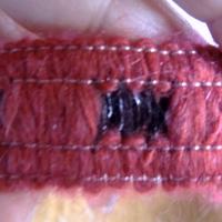 Galon cache cache framboise noir 3