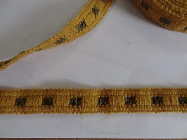 Galon cache cache ocre et vert anglais01 1