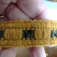 Galon cache cache ocre et vert anglais01 3