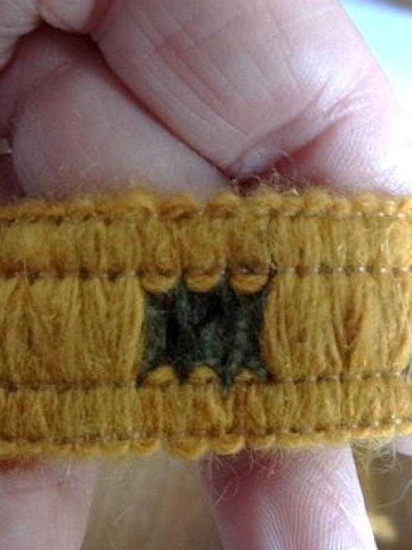 Galon cache cache ocre et vert anglais01 3