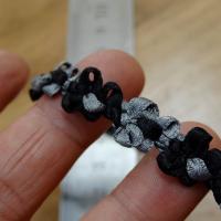 Galon chaine de fleurs noir et gris clair 3 