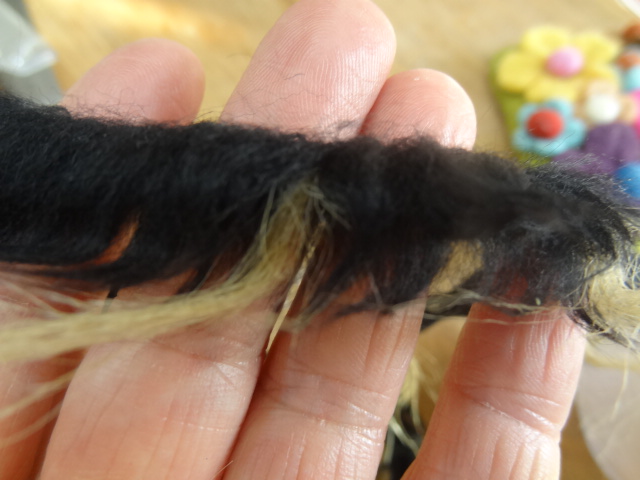 Galon cruella noir et beige fausse fourrure 2