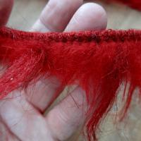 Galon cruella rouge fausse fourrure 3 