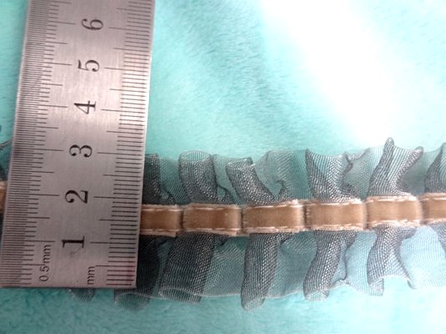 Galon d organza bouillonnant beige gris 2