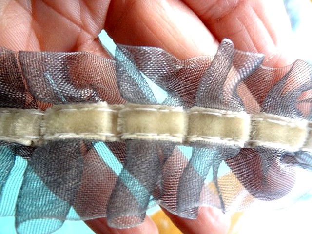 Galon d organza bouillonnant beige gris 3