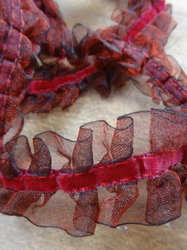 Galon d organza bouillonnant rouge griotte 1 
