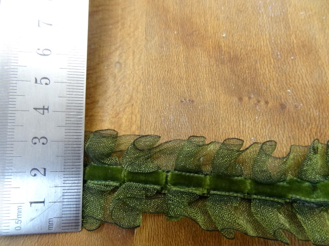 Galon d organza bouillonnant vert foret 1