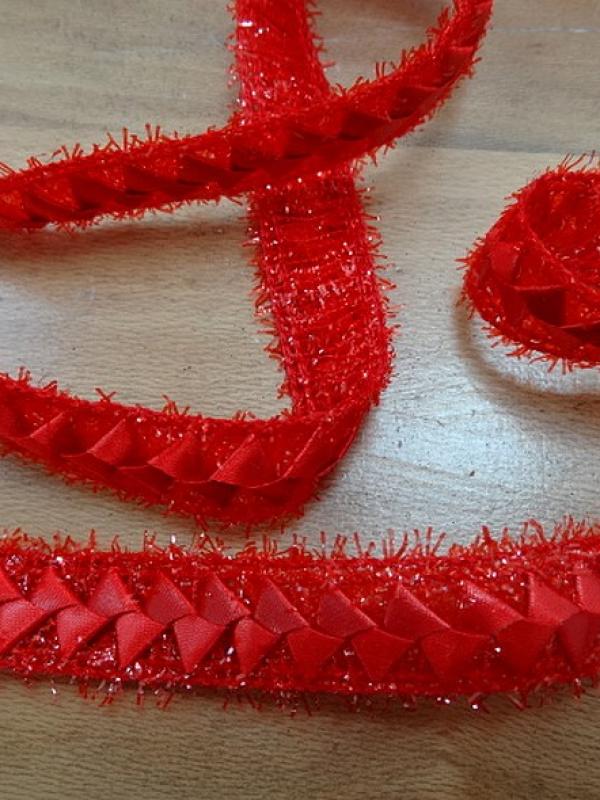 Galon de raphia et satin rouge 1 