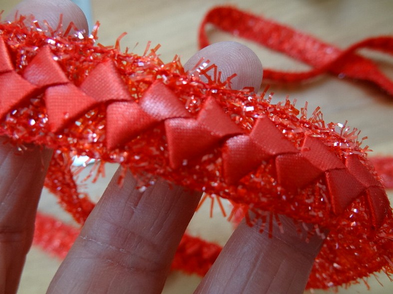 Galon de raphia et satin rouge 3
